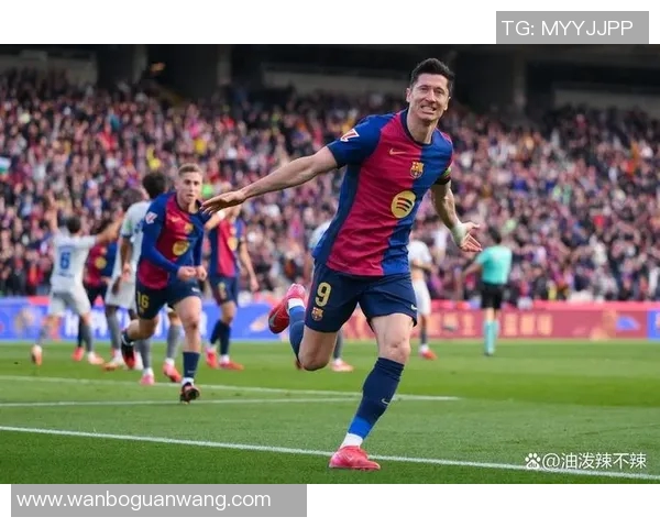 莱万状态火热欧冠赛场再添佳绩射手榜领跑势头强劲 莱万状态火热欧冠赛场再添佳绩射手榜领跑势头强劲